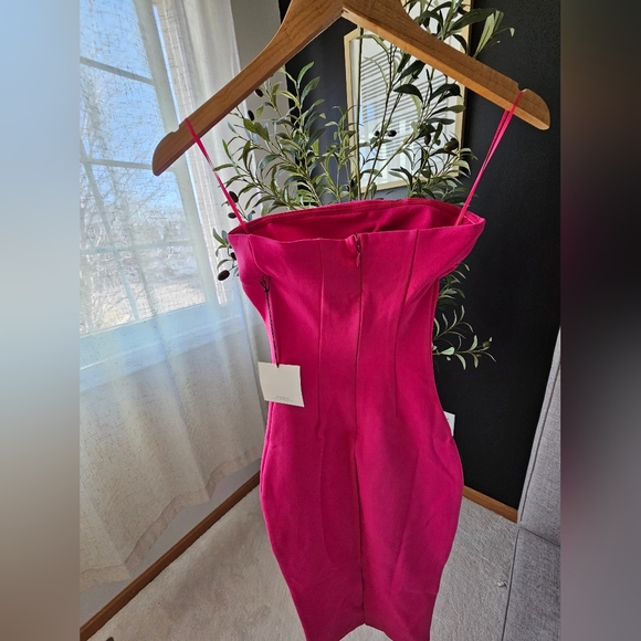 Lilian Strapless Dress in Hot Pink superdown - Picture 5 of 8